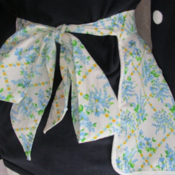Vintage 50s 60s Cottagecore Handmade Cotton Lace Floral Print  Apron Light Blue - Picture 7 of 9